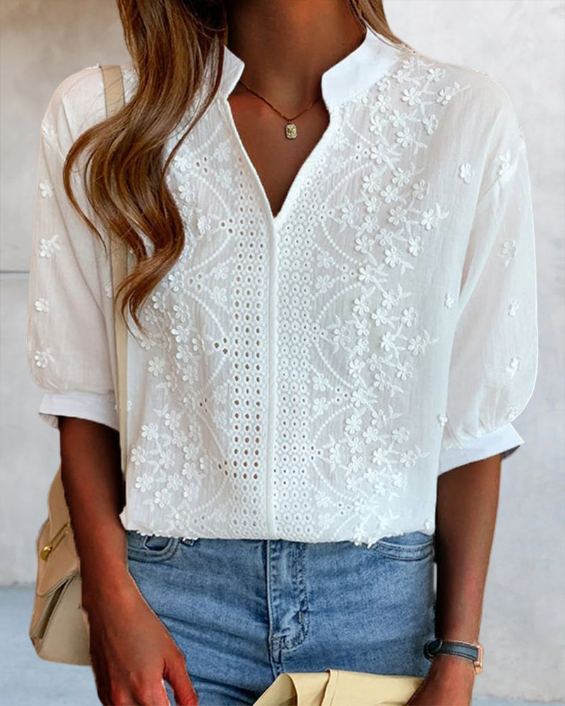 Blouse à col en V avec manches bouffantes et décoration en dentelle