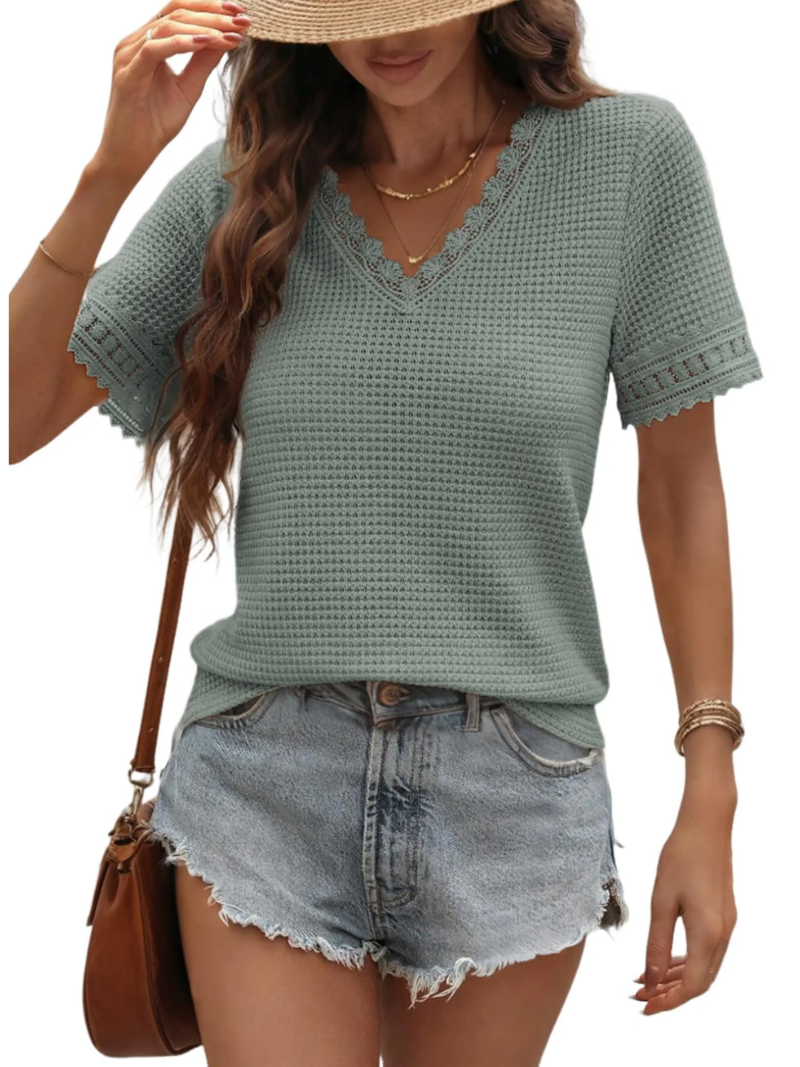Mila – Blouse élégante avec décolleté en V
