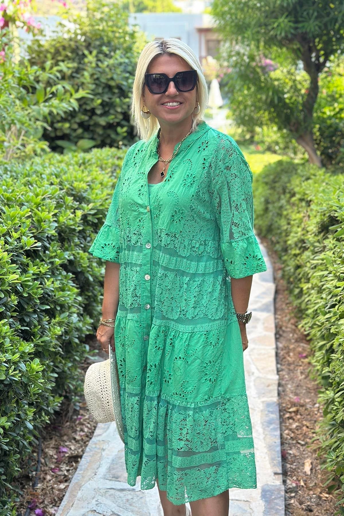 Mirelle – Robe intemporelle avec des détails raffinés