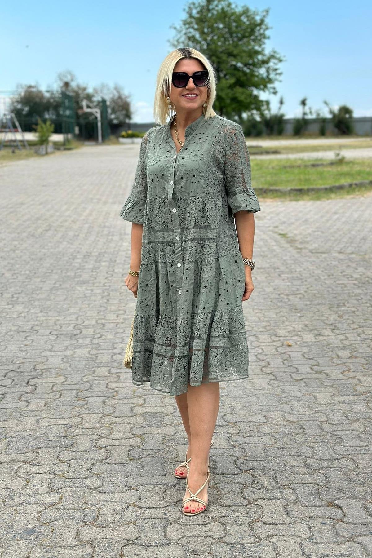 Mirelle – Robe intemporelle avec des détails raffinés